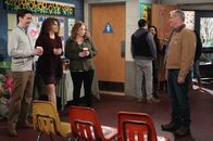 Man with a Plan – (v.li.) Matt Cook (Lowell), Diana Maria Riva (Mrs. Rodriguez), Jessica Chaffin (Marie Faldonado), Matt LeBlanc (Adam Burns).