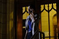 MacGyver – Während MacGyver und Jack Dalton im Zug Whisleblowerin Katharina vor dem Killerkommando beschützen, versucht Chefin Patricia Thornton (Sandrine Holt) den Drahtzieher und illegalen Waffenhändler Eric Wexler ausfindig zu machen ...