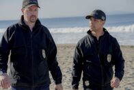 Navy CIS – Timothy McGee (Sean Murray, l.); Nick Torres (Wilmer Valderrama, r.)