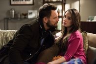 Community – Stellen sich die Zukunft vor: Joel McHale als Jeff Winger, Alison Brie als Annie Edison