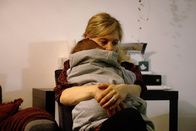 Puls – Puls Schlaflose Kinder, schlaflose Eltern Mutter mit ihrem Kind Copyright: SRF