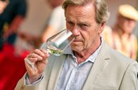 Weingut Wader – Ein Hoch auf die neue Weinkönigin! Bruno Wader (Jürgen Heinrich) ist ein stolzer Vater.