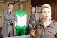 Danni Lowinski – v.l.) einsetzt. Doch dann tritt Kurt auf den Plan und lässt seine alten FC-Verbindungen spielen.