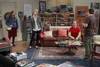 The Big Bang Theory – Wollen einen gemeinsamen Ausflug machen - doch wird er so ausgehen, wie es sich alle vorgestellt haben? Leonard (Johnny Galecki, r.), Sheldon (Jim Parsons, 2.v.r.), Penny (Kaley Cuoco, 2.v.l.) und Amy (Mayim Bialik, l.) ...; Wollen einen gemeinsamen Ausflug machen - doch wird er so ausgehen, wie es sich alle vorgestellt haben? Leonard (Johnny Galecki, r.), Sheldon (Jim Parsons, 2.v.r.), Penny (Kaley Cuoco, 2.v.l.) und Amy (Mayim Bialik, l.) ...
