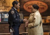 East New York – Deputy Inspector Regina Haywood (Amanda Warren, l.); Vivian Booker (Caroline Clay)