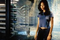 Mission: Impossible 2 – Die einzige Verbindung zum Feind stellt dessen Ex-Geliebte Nyah (Thandie Newton) dar ...