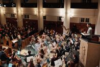 Sternstunde Musik: Exodus - Musik und Poesie – Sternstunde Musik Exodus – Musik und Poesie Exodus Aufführung in der Kirche Fluntern Zekaria Kebraeb spricht von der Kanzel zum Publikum Copyright: SRF