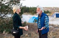 Camping mit Herz – Kalle (Christoph M. Ohrt) und seine Managerin Tess (Isabell Gerschke) brauchen dringend einen Erfolg.
