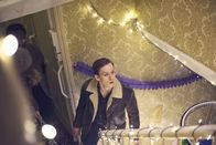 Pure – Charlie (Joe Cole) sucht Marnie auf der Geburtstagsfeier von Amber und er entdeckt, dass sie mit Joe in einem Schlafzimmer verschwindet.