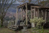 Safe House – Robert (Christopher Eccleston) will die Wahrheit über Susans Tod herausfinden.
