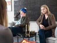 Die Chefin – Ist die Anwältin des Mordopfers in Lebensgefahr? Vera Lanz (Katharina Böhm, r.) und Paul Böhmer (Jürgen Tonkel, l.) konnten gerade noch schlimmeres verhindern, doch der Täter konnte fliehen.