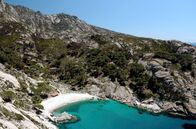Inseln Italiens – Ein Granitfelsen im Meer: Das Inselchen Montecristo gehört zum toskanischen Archipel und steht unter strengem Naturschutz. Es darf nur mit einer Genehmigung des italienischen Staates besucht werden.