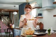 Einfach kochen mit Mary – Mary bereitet ihr Gericht vor. Die Verwendung des sendungsbezogenen Materials ist nur mit dem Hinweis und Verlinkung auf RTL+ gestattet.; Mary bereitet ihr Gericht vor. Die Verwendung des sendungsbezogenen Materials ist nur mit dem Hinweis und Verlinkung auf RTL+ gestattet.