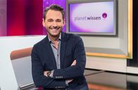 Planet Wissen – Moderator Dennis Wilms.