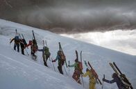 Todesfalle Haute Route - Rekonstruktion eines Dramas – Die Gruppe zieht dem aufkommenden Sturm entgegen.