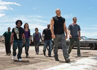 Fast & Furious Five – Fast & Furious Five Ein starkes Team: Vin Diesel als Dom Toretto (vorne M.)