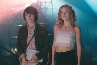 Almost Famous - Fast berühmt – Als William (Patrick Fugit, l.) die Newcomerband Stillwater auf ihrer Amerikatour begleiten darf, lernt der begeisterte Musikfan die bezaubernde Penny Lane (Kate Hudson, r.) kennen ...