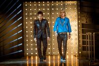Zoolander 2 – Seit zehn Jahren haben sich Derek (Ben Stiller, l.) und Hansel (Owen Wilson, r.) bereits aus dem Modebusiness zurückgezogen, doch als VIPs ermordet werden und ein pensioniertes Model sie um Hilfe bittet, müssen sie erneut Fuß in die Fashion-Welt setzen ...