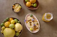 Zu Tisch mit Lucie - Kitchen Hacks – Für alle, die gern zu Hause mit der Zitrusfrucht arbeiten möchten, hat Lucie zwei Hacks parat: Kekse mit Bergamotte-Bonbons und das Kandieren von Zitrusfruchtschalen.