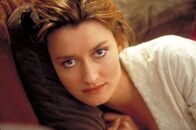 Die Truman Show – In der perfekten Welt der Truman Show ist für wahre Liebe kein Platz. Als sich Truman in Lauren (Natascha McElhone) verliebt, wird sie aus der Show entfernt. Doch fortan kämpft sie für Trumans Freiheit ...