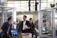 Lucifer – Müssen in einem Fall ermitteln, in dem ausgerechnet Lucifers Mutter die Täterin sein könnte: Dan (Kevin Alejandro, l.), Lucifer (Tom Ellis, M.) und Chloe (Lauren German, r.) ...