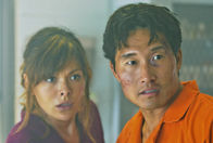 Hawaii Five-0 – L-R: Leilani (Lindsay Price) und Chin (Daniel Dae Kim)