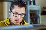 Death in Paradise – Mathew HORNE (Leo Downs).
