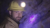Uran - Das unheimliche Element – Presenter Derek Muller in einer Uran-Mine im tschechischen Jachymov.