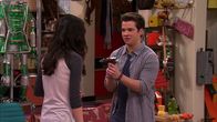 iCarly – L-R: Carly Shay (Miranda Cosgrove), Freddie Benson (Nathan Kress)