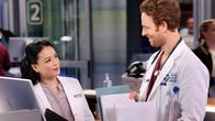 Chicago Med – Chicago Med Staffel 8 Folge 18 Flirt in der Notaufnahme: T.V.Carpio als Dr. Grace Song, Nick Gehlfuss als Dr. Will Halstead Copyright: SRF/NBC Universal