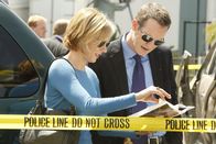 Monk – Natalie (Traylor Howard) und Lt. Disher (Jason Gray-Stanford) entdecken interessiert, dass die Schauspielerin Christine Rapp kurz vor dem Mordanschlag ihre skandalöse Biographie veröffentlicht hat.