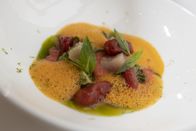 Restaurantlegenden – Gericht von Richard Rauch - Gebeizte Forelle mit Paradeiser, Artischoke, Paprika und Limettenschaum
