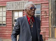 Kings Of Hollywood – Der Mafia-Finanzier Reggie Fontaine (Morgan Freeman) schaut nach dem Rechten beim Western-Filmdreh.