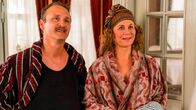 Seebad-Saga – Grosserer Georg Madsen (Lars Ranthe, li.) und Therese Madsen (Anne Louise Hassing, re.)