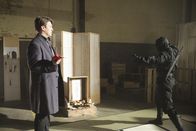 Castle – L-R: Bei den Ermittlungen in einem neuen Fall trifft Castle (Nathan Fillion) auf einen Ninja (Darsteller unbekannt). Doch was hat der damit zu tun?
