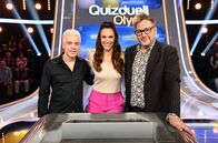 Quizduell - Olymp – Moderatorin Esther Sedlaczek (mi.) mit den Kandidaten des Teams "Comedy": Michael Mittermaier (li.) und Paul Panzer (re.).