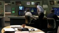 Mayday - Alarm im Cockpit – Während die Maschine zunehmend an Höhe verliert, versucht der Tower in Marseille, Funkkontakt zu Germanwings-Flug 9525 aufzubauen. Doch im Cockpit antwortet niemand.