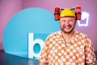 besseresser – Sebastian Lege, Lilly Temme und Florian Reza nehmen das klebrige Geschäft von Coca Cola auseinander und decken die miese Masche hinter der zuckerfreien Cola Alternative auf.