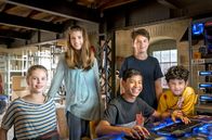 Die Pfefferkörner – Drehstart 18. Staffel Die Pfefferkörner - Gefährdete Fledermäuse, teure Pakete und ein anonymer Schutzengel Pippa, Lou, Jet, Rafa und Milan - die Hauptdarsteller der 18. Staffel "Die Pfefferkörner"
