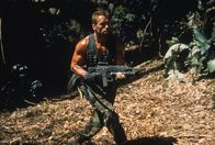 Predator – Major Dutch Schaefer (Arnold Schwarzenegger) und seine Truppe stellen sich einem blutgierigen Feind, der die Menschheit bedroht ...