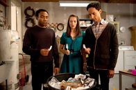 Community – L-R: Troy Barnes (Donald Glover), Annie Edison (Alison Brie) und Abed Nadir (Danny Pudi)