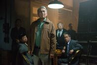 The Gambler – Mister Lee (Alvin Ing, M.) kennt kein Erbarmen: Er will sein Geld, was ihm der lebensmüde Zocker Jim schuldet, umgehend zurück ...