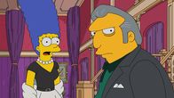 Die Simpsons – Marge (l.); Fat Tony (r.)