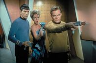 Raumschiff Enterprise – Star Trek TOS, Raumschiff Enterprise, Idee Gene Roddenberry USA 1966-1969, Darsteller Season: 01 Episode: 023 1966-67 Episodic Photo - Captain Kirk (William Shatner) and Spock (Leonard Nimoy)