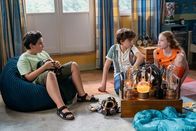 Weckschreck – Cem (Vincent Hagn), Jan (Elijah Freeman) und Patty (Bella Bading) halten Kriegsrat.