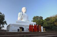 Stadt Land Kunst – Das Ziel der buddhistischen Mönche in Sri Lanka: sich von seinem Verlangen lösen, sein Ego, die Ursache allen Leidens, überwinden und so zur Erleuchtung gelangen ...