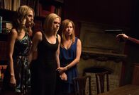 Girls' Night Out – (v.l.n.r.) Joelle (Kelly Kruger); McKenzie (Mackenzie Mauzy); Rebecca (Hannah Emily Anderson)