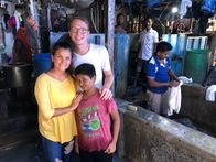 Das erste Mal ... Asien! – Der 13-jährige Vishal arbeitet nach der Schule als Wäscher in einem Slum. Nur so reicht das Geld zum Leben.