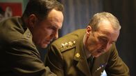 Enemy Lines - Operation Feuervogel – v.li.: General McCloud (Corey Johnson), Colonel Preston (John Hannah)