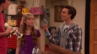 iCarly – L-R: Spencer Shay (Jerry Trainor), Sam Puckett (Jennette McCurdy), Jonah (Aaron Albert)